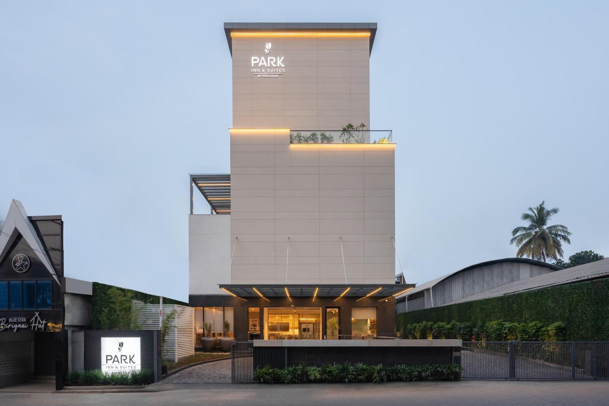 Park Inn & Suites By Radisson Thrissur East Fort Exterior photo
