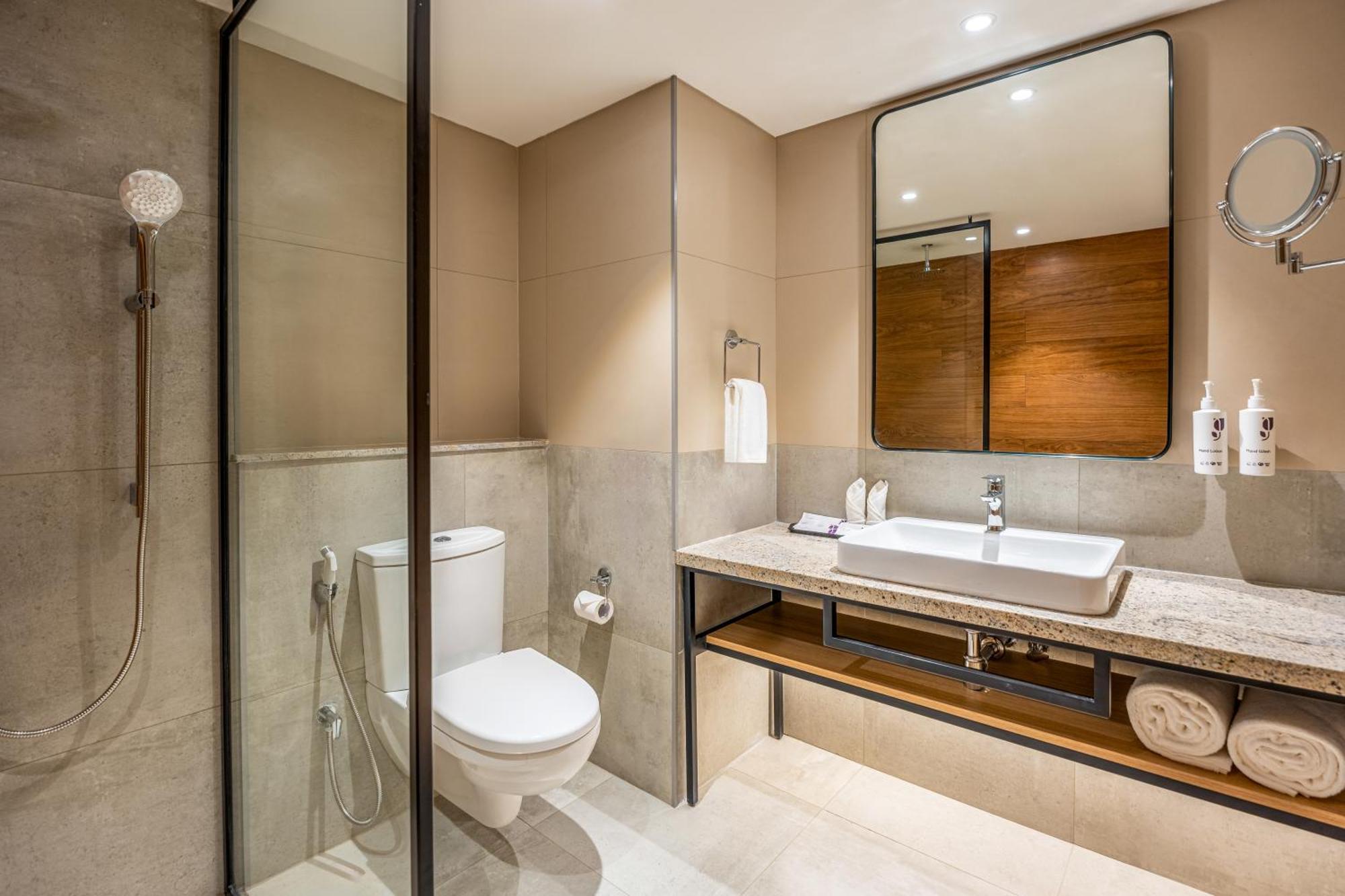 Park Inn & Suites By Radisson Thrissur East Fort Exterior photo